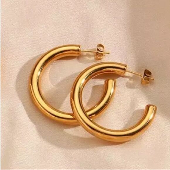 #20 Classic Gold Hoops - Picture 2 of 9